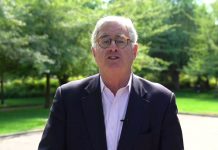 Sam Palmisano le habla al directorio