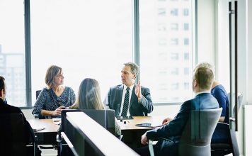 Aprovechando el valor de las mujeres directoras: Los obstáculos que no vemos